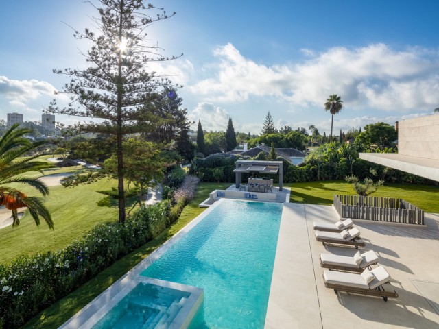 5 Bedrooms Villa in Nueva Andalucía