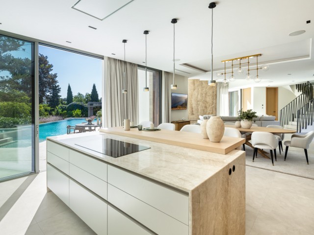 5 Schlafzimmer Villa in Nueva Andalucía