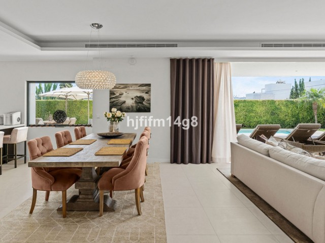5 Bedrooms Villa in San Pedro de Alcántara
