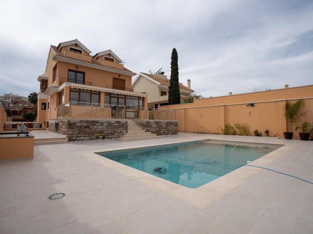 5 Bedrooms Villa in Benalmadena Costa