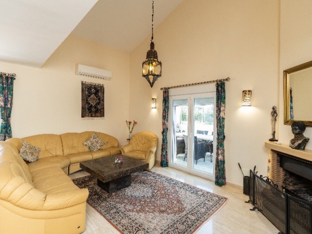 Villa avec 3 Chambres  à Marbesa