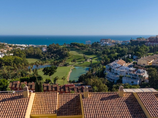 2 Bedrooms Apartment in Torrequebrada