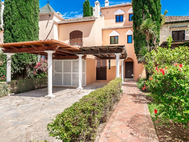 4 Bedrooms Townhouse in New Golden Mile