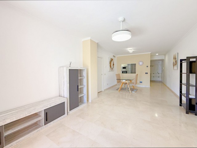Apartamento con 4 Dormitorios  en Casares Playa