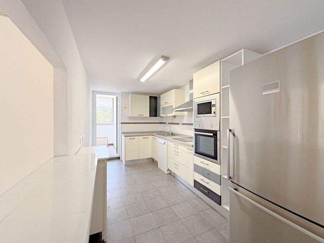 Apartamento con 4 Dormitorios  en Casares Playa
