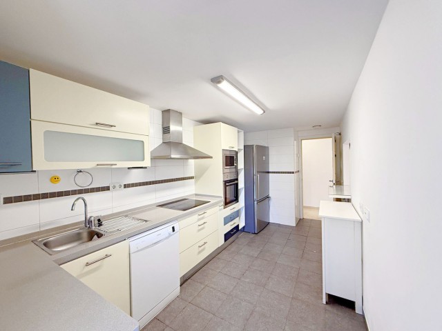 Apartamento con 4 Dormitorios  en Casares Playa