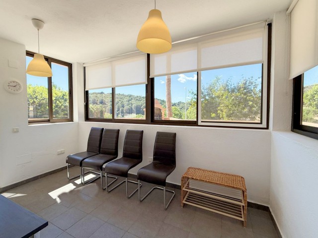 Apartamento con 4 Dormitorios  en Casares Playa