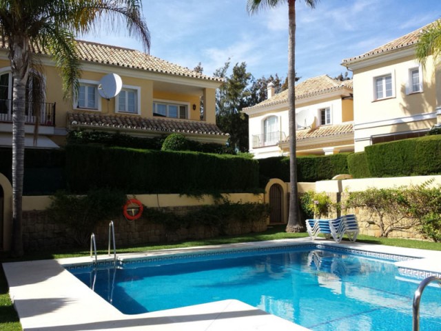 3 Slaapkamer Rijtjeshuis in Elviria