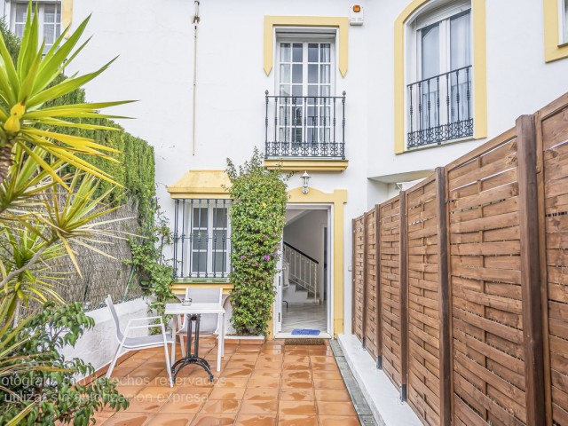 3 Bedrooms Townhouse in New Golden Mile