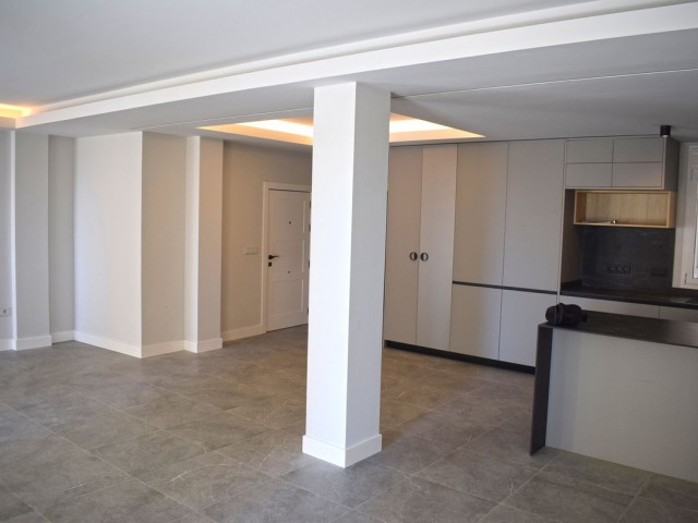 4 Schlafzimmer Apartment in Málaga Centro