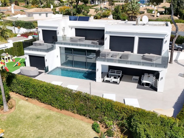4 Bedrooms Villa in Los Monteros