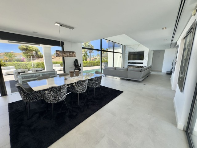 4 Bedrooms Villa in Los Monteros