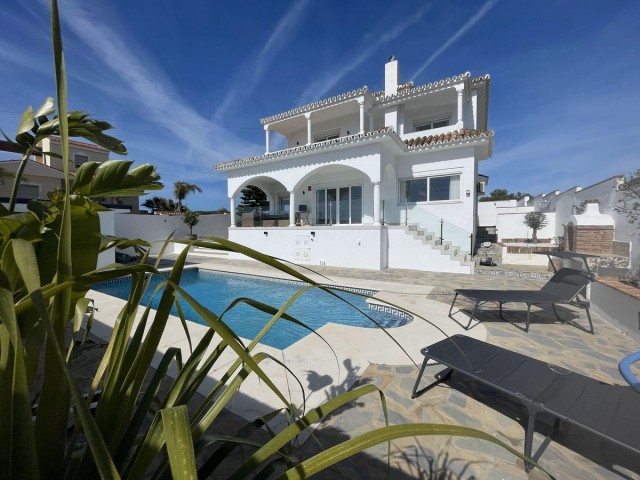 4 Bedrooms Villa in La Duquesa