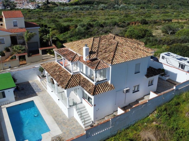 4 Bedrooms Villa in La Duquesa
