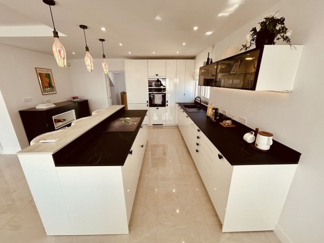 4 Bedrooms Villa in La Duquesa