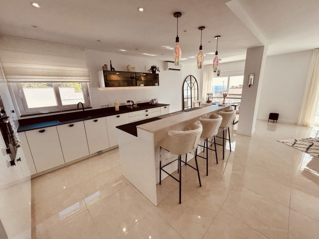 4 Bedrooms Villa in La Duquesa