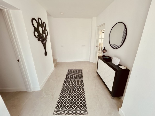 4 Bedrooms Villa in La Duquesa