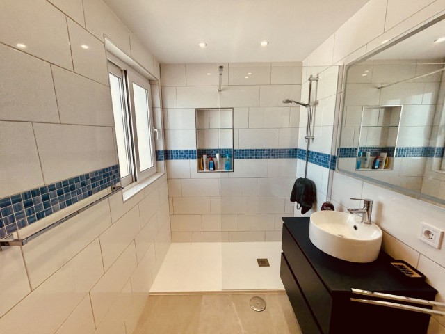 4 Bedrooms Villa in La Duquesa