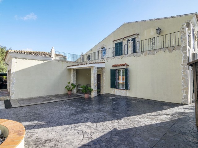 6 Bedrooms Villa in Sotogrande Alto