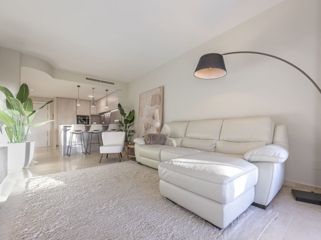 2 Bedrooms Apartment in Elviria