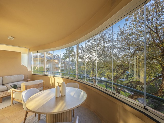 2 Bedrooms Apartment in Elviria