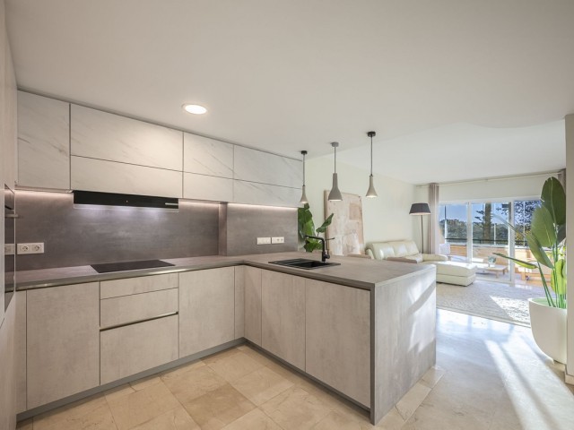 2 Bedrooms Apartment in Elviria