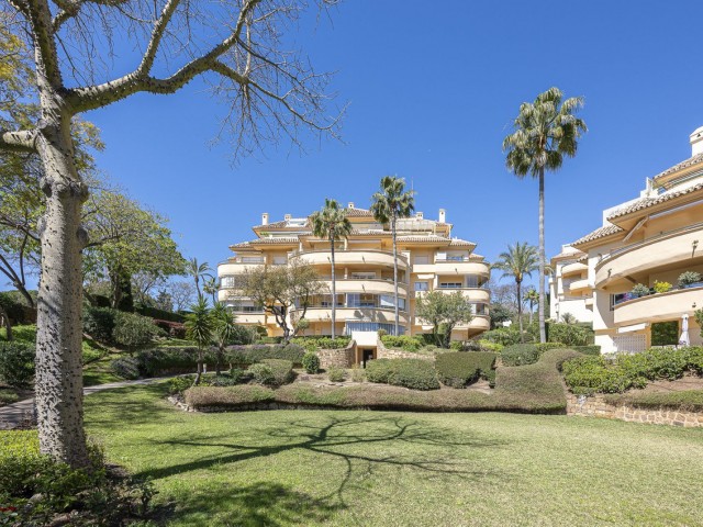2 Bedrooms Apartment in Elviria