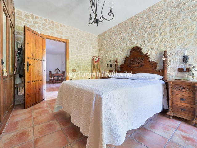 Villa con 4 Dormitorios  en Alhaurín de la Torre