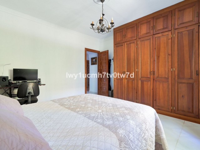 Villa con 4 Dormitorios  en Alhaurín de la Torre