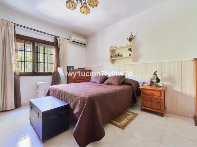 Villa con 4 Dormitorios  en Alhaurín de la Torre