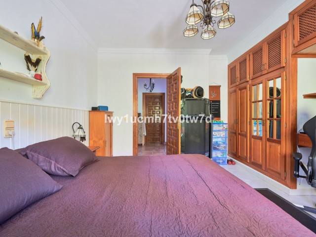 Villa con 4 Dormitorios  en Alhaurín de la Torre