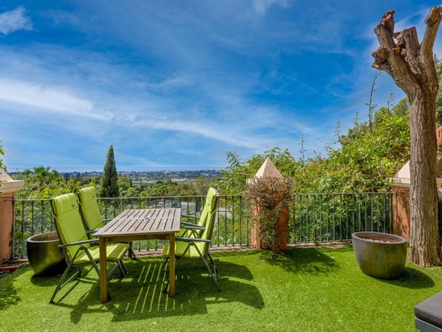 Apartamento con 2 Dormitorios  en Monte Halcones