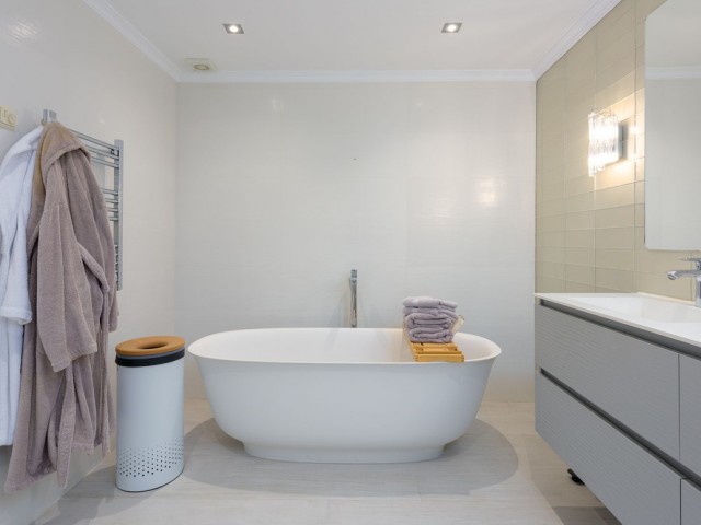 Apartamento con 2 Dormitorios  en Monte Halcones