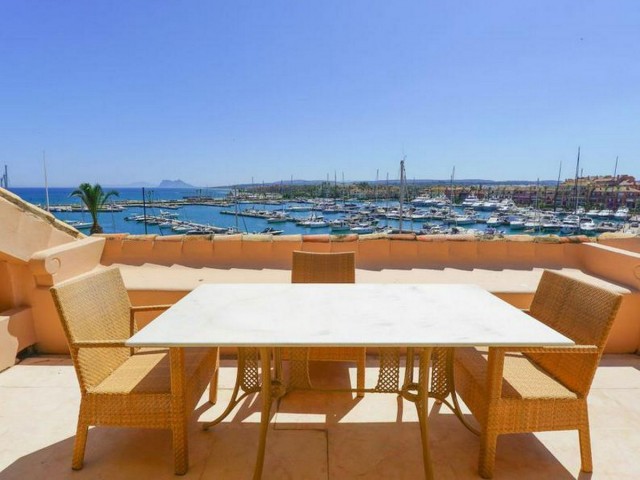 Ático con 4 Dormitorios  en Sotogrande Marina