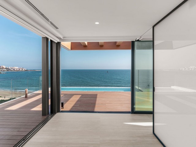 Apartamento con 4 Dormitorios  en Estepona