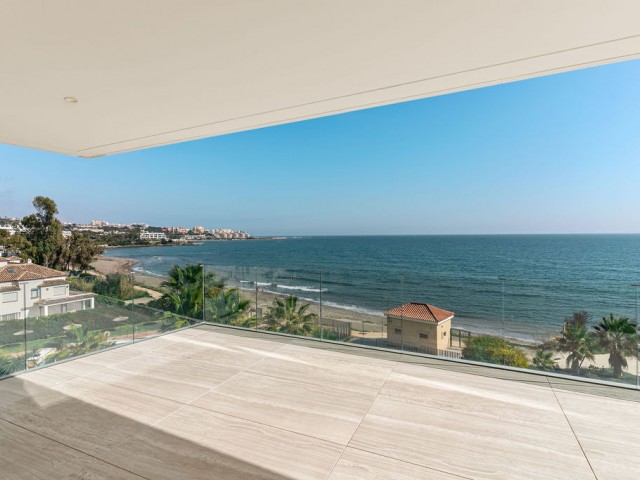 4 Bedrooms Apartment in Estepona