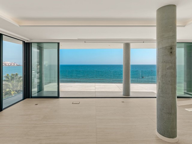 4 Bedrooms Apartment in Estepona