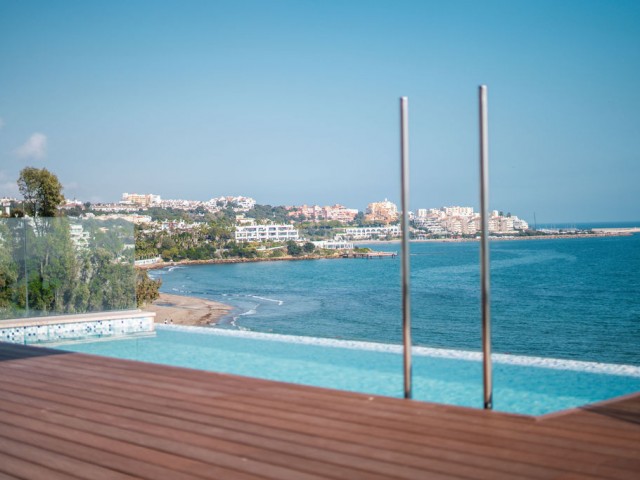 4 Bedrooms Apartment in Estepona