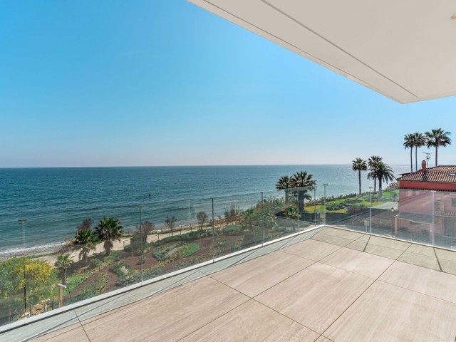 4 Bedrooms Apartment in Estepona