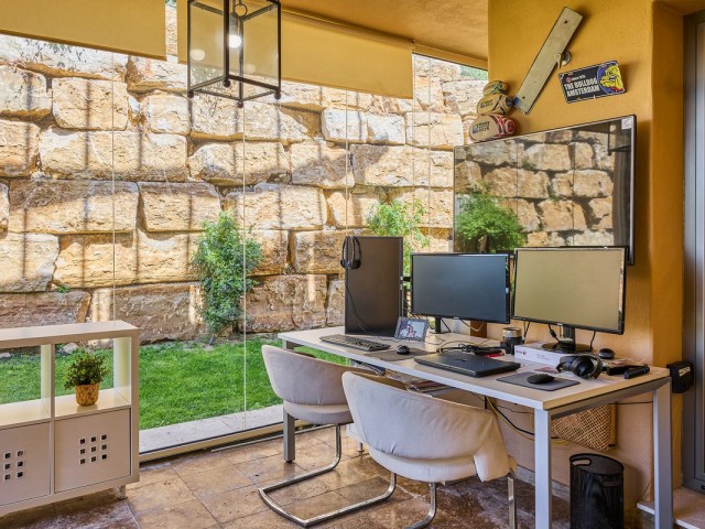 Apartamento con 3 Dormitorios  en Benahavís