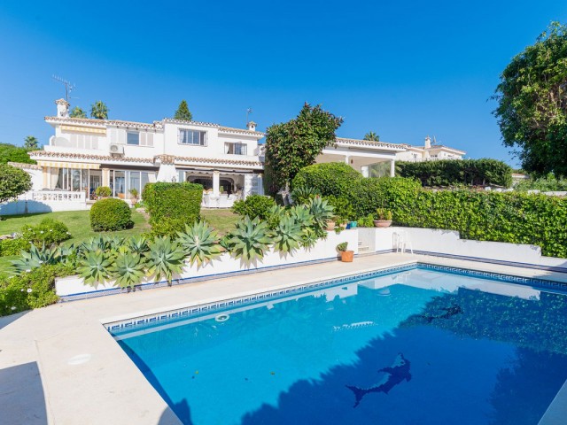 2 Bedrooms Townhouse in El Paraiso
