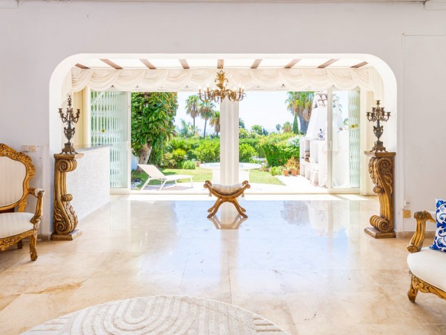 2 Bedrooms Townhouse in El Paraiso