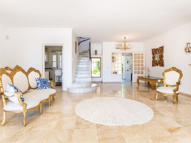 2 Bedrooms Townhouse in El Paraiso