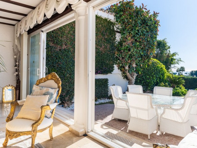 2 Bedrooms Townhouse in El Paraiso