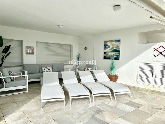 Apartamento con 2 Dormitorios  en Bahía de Marbella