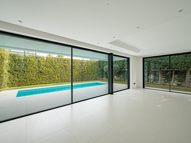 4 Soveroms Villa i The Golden Mile
