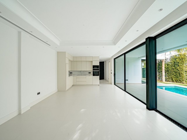 4 Soveroms Villa i The Golden Mile