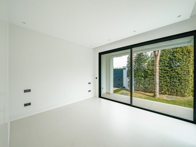 4 Soveroms Villa i The Golden Mile