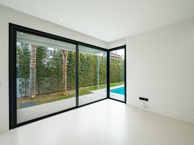 4 Soveroms Villa i The Golden Mile