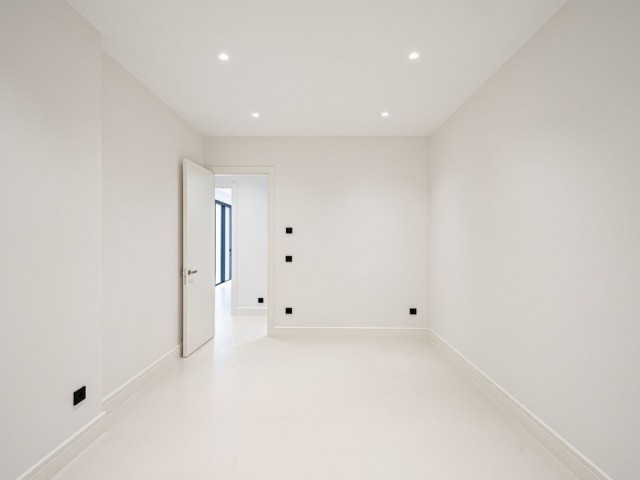 4 Makuuhuoneen Huvila The Golden Mile